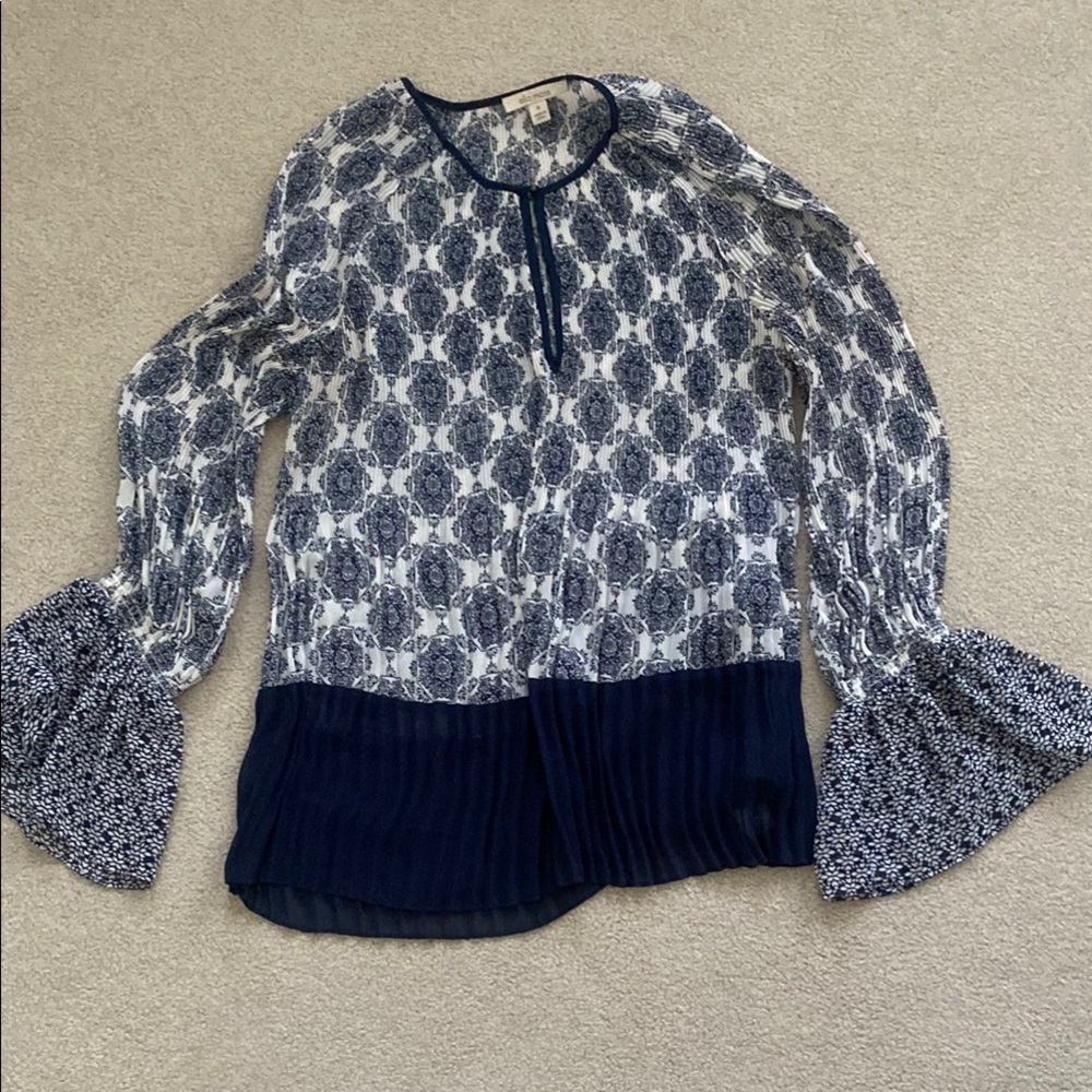 Ella Moss Navy and White Patterned Women's Top - Size Medium - NWOT